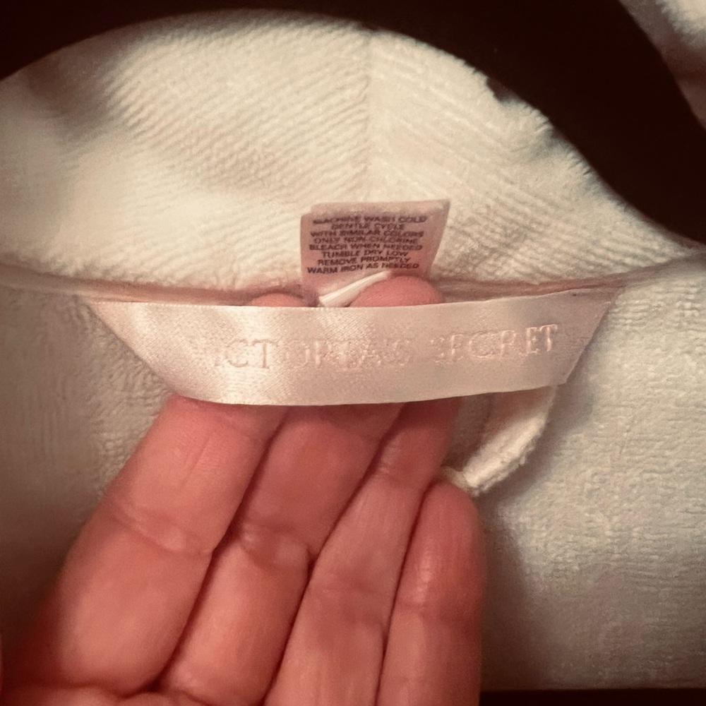 Victoria’s Secret, white robe, size XS/S - Picture 3 of 7